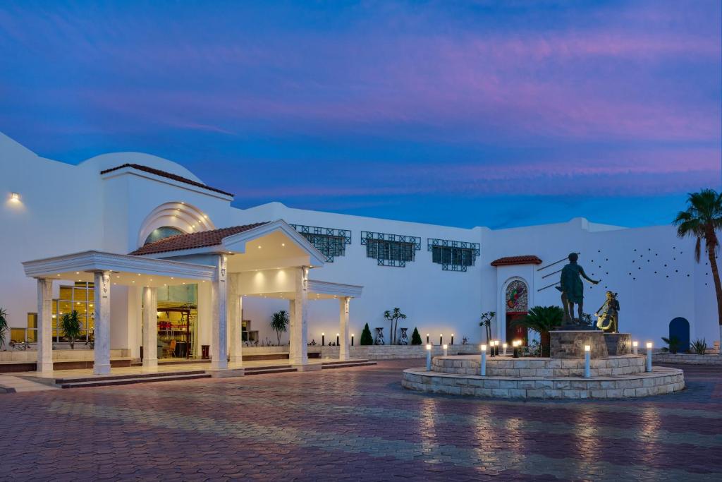 Dreams Beach Resort Hotel